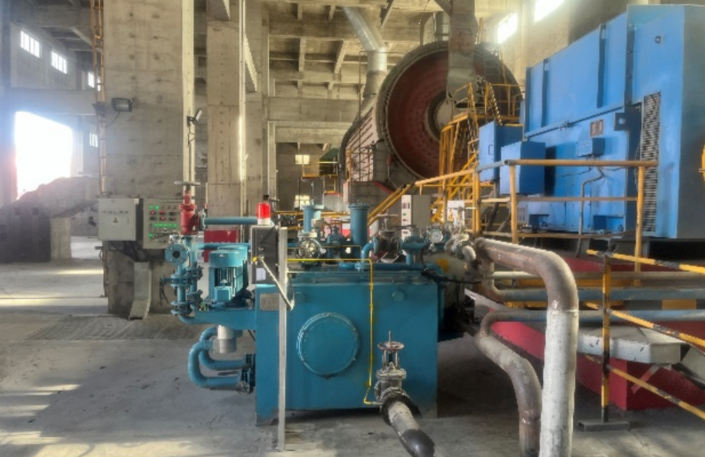 新疆中材水泥磨輥壓機(jī)減速機(jī)應(yīng)用案例：智能在線油液監(jiān)測(cè)系統(tǒng)助力設(shè)備穩(wěn)定高效運(yùn)行 圖1